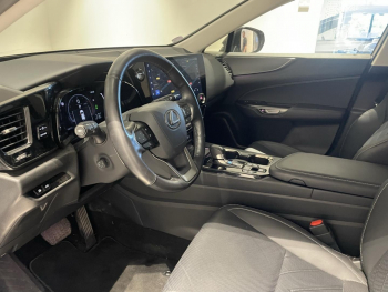 Photo 15 du bon plan LEXUS NX 450h+ Executive 4WD occasion à 48890 €