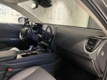 Photo 17 du bon plan LEXUS NX 450h+ Executive 4WD occasion à 48890 €