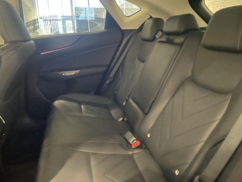 Photo 20 du bon plan LEXUS NX 450h+ Executive 4WD occasion à 48890 €