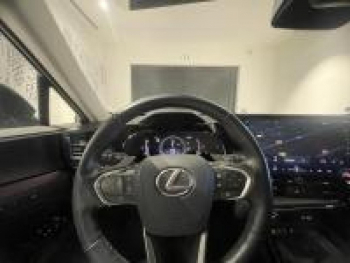 Photo 25 du bon plan LEXUS NX 450h+ Executive 4WD occasion à 48890 €
