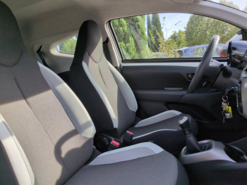 Photo 14 du bon plan TOYOTA Aygo 1.0 VVT-i 69ch Stop&Start x-play 3p occasion à 8900 €