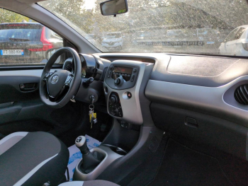 Photo 15 du bon plan TOYOTA Aygo 1.0 VVT-i 69ch Stop&Start x-play 3p occasion à 8900 €