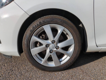 Photo 9 du bon plan TOYOTA Yaris HSD 100h Style 5p occasion à 11990 €