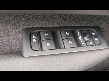 Photo 26 du bon plan VOLVO XC40 B3 163ch Ultra DCT 7 occasion à 47900 €