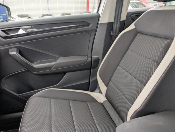 Photo 19 du bon plan VOLKSWAGEN T-Roc 1.5 TSI EVO 150ch Carat DSG7 occasion à 16990 €