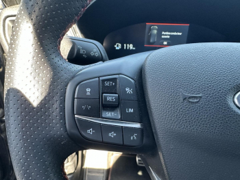 Photo 13 du bon plan FORD Kuga 2.5 Duratec 180ch Hybrid FlexiFuel ST-Line X Powershift occasion à 31900 €