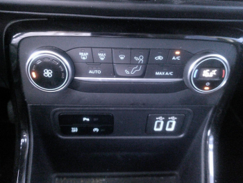 Photo 12 du bon plan FORD EcoSport 1.0 EcoBoost 125ch Titanium 7cv occasion à 12900 €