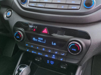 Photo 23 du bon plan HYUNDAI Tucson 1.7 CRDI 141ch Edition #Mondial 2WD DCT-7 occasion à 12990 €