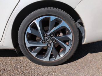 Photo 12 du bon plan TOYOTA Auris Touring Sports HSD 136h Design occasion à 14990 €