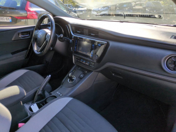Photo 15 du bon plan TOYOTA Auris Touring Sports HSD 136h Design occasion à 14990 €