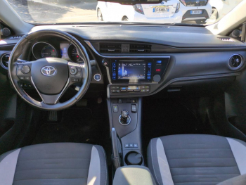 Photo 18 du bon plan TOYOTA Auris Touring Sports HSD 136h Design occasion à 14990 €