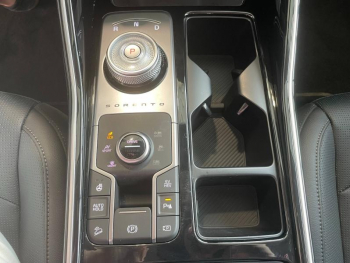 Photo 20 du bon plan KIA Sorento 1.6 T-GDi 253ch PHEV Design Business 4x4 7 places occasion à 59990 €
