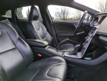 Photo 11 du bon plan VOLVO V40 Cross Country T3 152ch Luxe Geartronic occasion à 11990 €