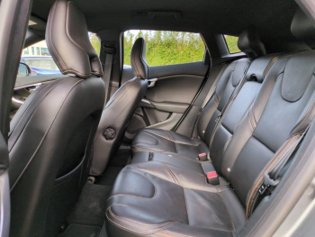 Photo 15 du bon plan VOLVO V40 Cross Country T3 152ch Luxe Geartronic occasion à 11990 €