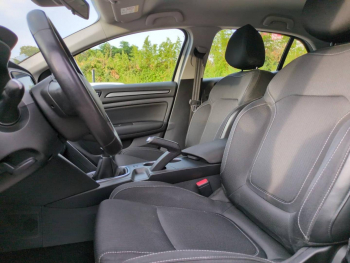 Photo 16 du bon plan RENAULT Megane 1.5 Blue dCi 115ch Business occasion à 10990 €