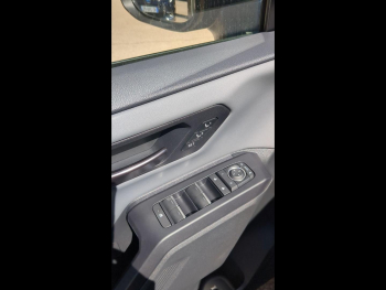 Photo 32 du bon plan TOYOTA RAV4 2.5 Hybride Rechargeable 309ch Graphic AWD-i RC26 occasion à 55500 €