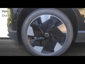 Photo 21 du bon plan VOLVO EX30 P5 Long Range 272ch 69kWh Ultra occasion à 43900 €