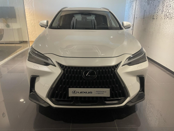 Photo 2 du bon plan LEXUS NX 450h+ Luxe 4WD Pack Design occasion à 42990 €