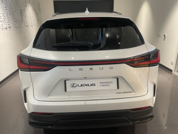Photo 5 du bon plan LEXUS NX 450h+ Luxe 4WD Pack Design occasion à 42990 €
