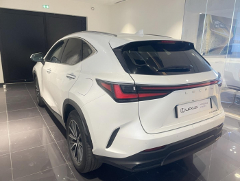 Photo 6 du bon plan LEXUS NX 450h+ Luxe 4WD Pack Design occasion à 42990 €