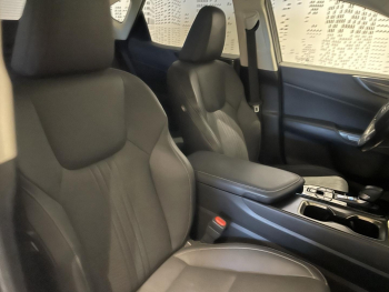 Photo 21 du bon plan LEXUS NX 450h+ Luxe 4WD Pack Design occasion à 42990 €