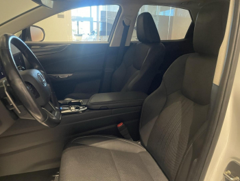 Photo 25 du bon plan LEXUS NX 450h+ Luxe 4WD Pack Design occasion à 42990 €