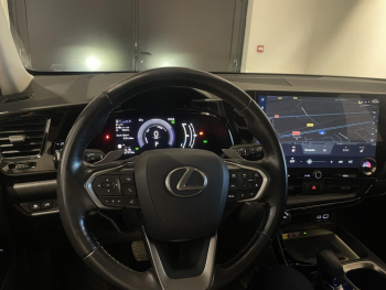 Photo 27 du bon plan LEXUS NX 450h+ Luxe 4WD Pack Design occasion à 42990 €