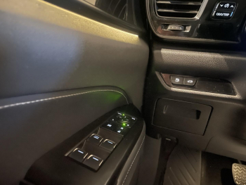 Photo 31 du bon plan LEXUS NX 450h+ Luxe 4WD Pack Design occasion à 42990 €