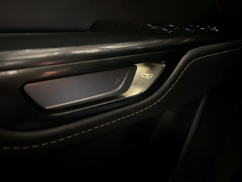 Photo 35 du bon plan LEXUS NX 450h+ Luxe 4WD Pack Design occasion à 42990 €