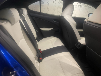 Photo 12 du bon plan LEXUS UX 250h 4WD F SPORT Executive MY19 occasion à 24990 €