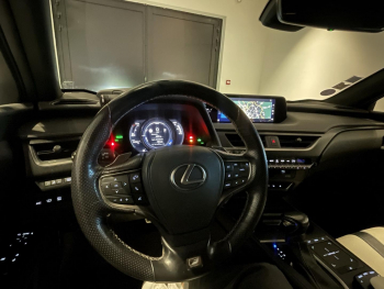 Photo 18 du bon plan LEXUS UX 250h 4WD F SPORT Executive MY19 occasion à 24990 €