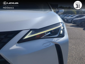 Photo 19 du bon plan LEXUS UX 300e Luxe occasion à 21990 €