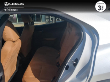 Photo 14 du bon plan LEXUS UX 250h Pack Business 2WD occasion à 25990 €