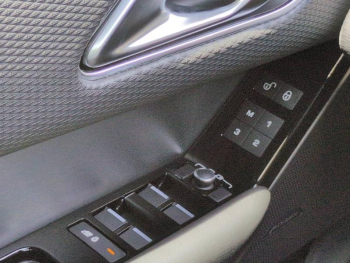 Photo 19 du bon plan LAND-ROVER Range Rover Velar 2.0D 240ch R-Dynamic S AWD BVA occasion à 24990 €