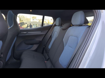 Photo 6 du bon plan VOLVO EX30 P5 Long Range 272ch 69kWh Ultra occasion à 44900 €