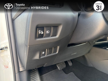 Photo 21 du bon plan TOYOTA C-HR 184h Distinctive 2WD E-CVT MY20 occasion à 21990 €