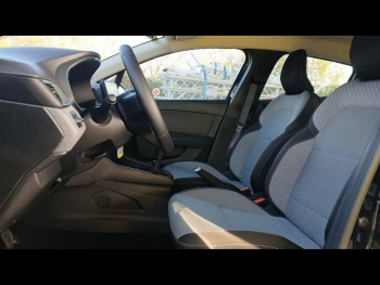 Photo 13 du bon plan RENAULT Clio 1.5 dCi 100ch Evolution - 25 occasion à 16200 €