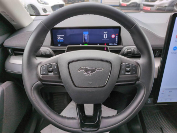 Photo 15 du bon plan FORD Mustang Mach-E 269ch Standard Range 76kWh Mach-E Propulsion occasion à 29990 €