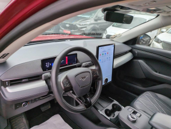 Photo 18 du bon plan FORD Mustang Mach-E 269ch Standard Range 76kWh Mach-E Propulsion occasion à 29990 €