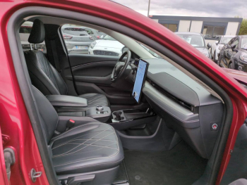 Photo 20 du bon plan FORD Mustang Mach-E 269ch Standard Range 76kWh Mach-E Propulsion occasion à 29990 €