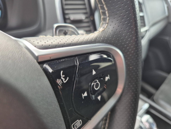 Photo 23 du bon plan VOLVO XC90 T8 Twin Engine 303 + 87ch R-Design Geartronic 7 places 48g occasion à 39900 €