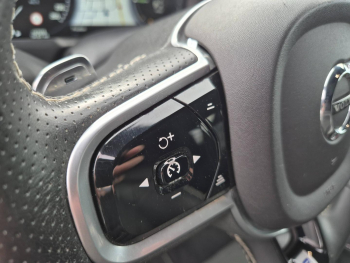Photo 24 du bon plan VOLVO XC90 T8 Twin Engine 303 + 87ch R-Design Geartronic 7 places 48g occasion à 39900 €