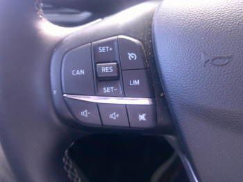 Photo 14 du bon plan FORD Fiesta 1.0 Flexifuel 95ch Titanium Vignale 5p occasion à 15590 €
