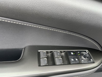 Photo 20 du bon plan LEXUS NX 450h+ Luxe 4WD Pack Design occasion à 46990 €