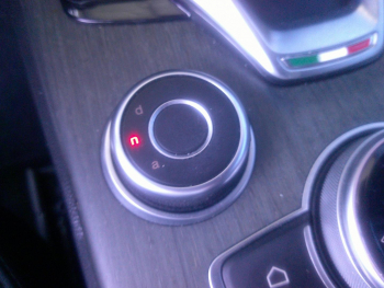 Photo 11 du bon plan ALFA ROMEO Stelvio 2.2 Diesel 160ch Super AT8 MY19 occasion à 21590 €