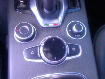 Photo 12 du bon plan ALFA ROMEO Stelvio 2.2 Diesel 160ch Super AT8 MY19 occasion à 21590 €