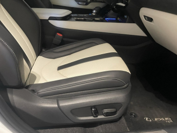 Photo 19 du bon plan LEXUS NX 450h+ F SPORT Executive 4WD MY24 occasion à 48990 €