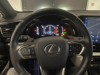 Photo 28 du bon plan LEXUS NX 450h+ F SPORT Executive 4WD MY24 occasion à 48990 €