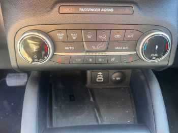 Photo 19 du bon plan FORD Kuga 2.5 Duratec 190ch FHEV E85 Vignale BVA occasion à 26900 €