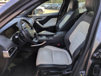 Photo 10 du bon plan JAGUAR F-Pace 2.0D 180ch R-Sport 4x2 occasion à 15990 €